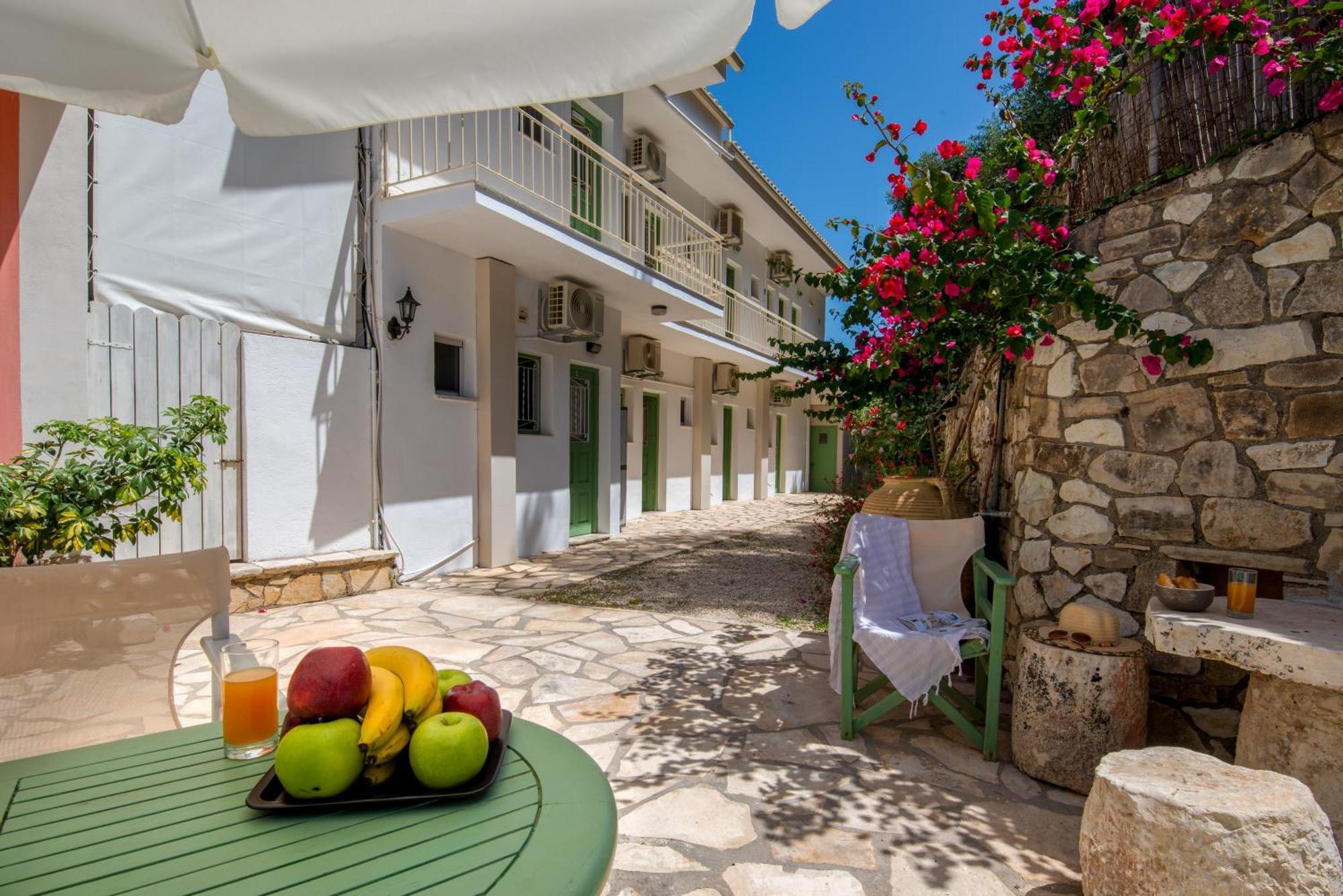 Soustas Apartments Longos  Экстерьер фото